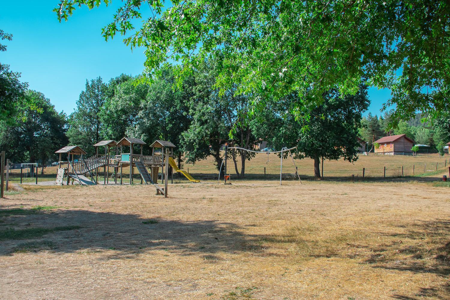 Village De Gites Du Malzieu 勒马尔奇奥·维勒 外观 照片